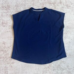 Fabletics | Evolve 3 Pocket Scrub Top | Navy | Women’s M